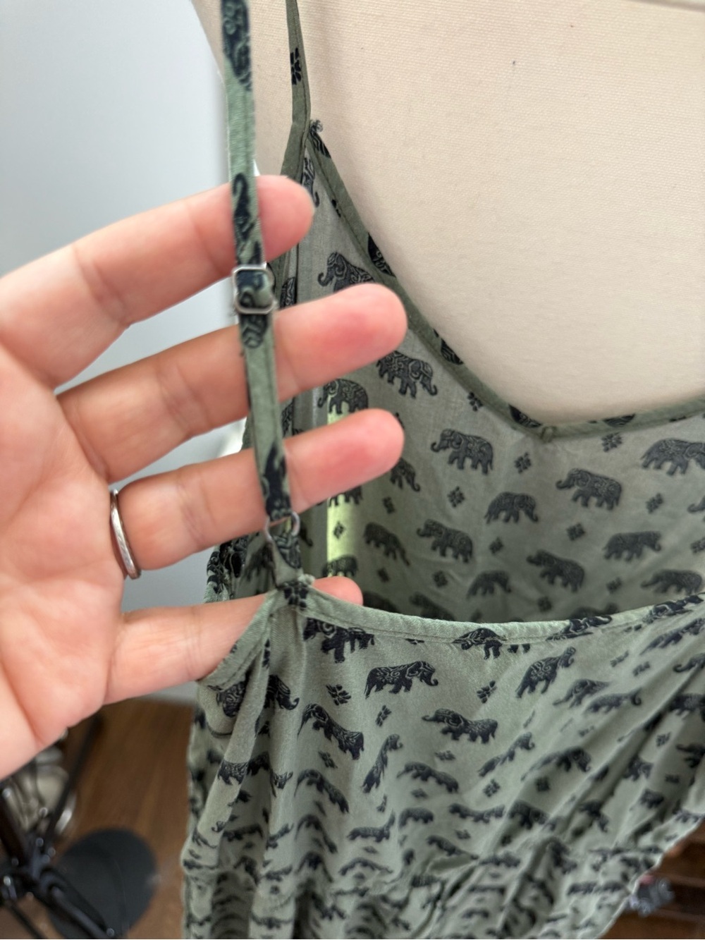 Olive green elephant jumpsuit size small elastic waist adjustable straps - Picture 8 of 9